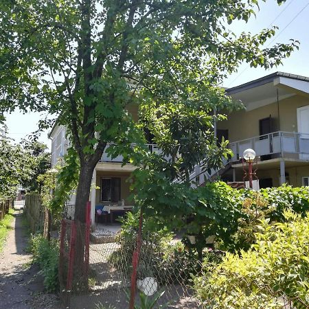 Guest House Of Givi Kobuleti Exterior foto